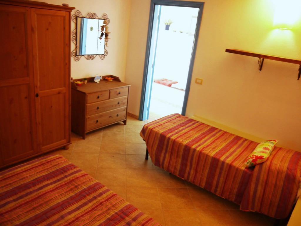 Eco Affittacamere Casa Maica Eco Guesthouse Stintino Rum bild